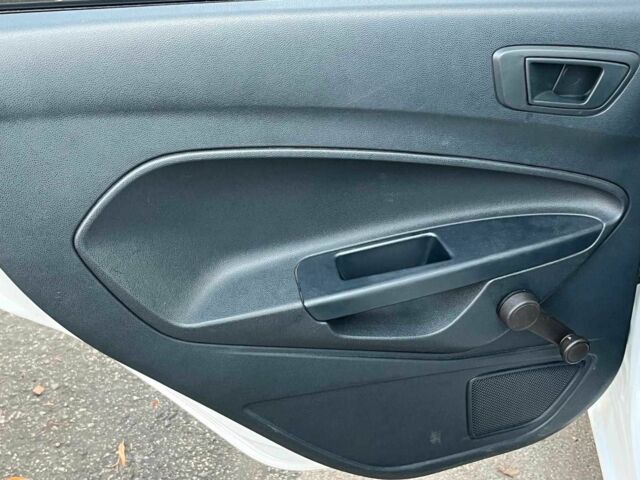 Білий Форд Фієста, об'ємом двигуна 1.2 л та пробігом 170 тис. км за 6290 $, фото 21 на Automoto.ua