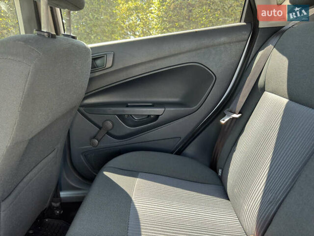 Белый Форд Фиеста, объемом двигателя 1.4 л и пробегом 115 тыс. км за 6500 $, фото 17 на Automoto.ua