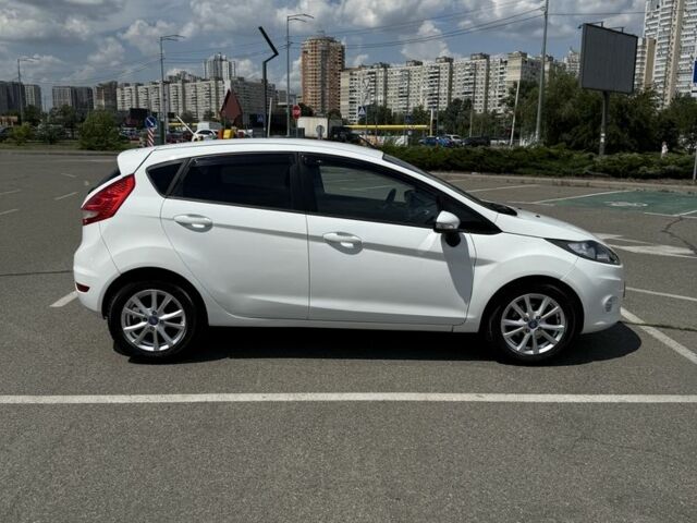 Белый Форд Фиеста, объемом двигателя 1.4 л и пробегом 84 тыс. км за 7100 $, фото 3 на Automoto.ua