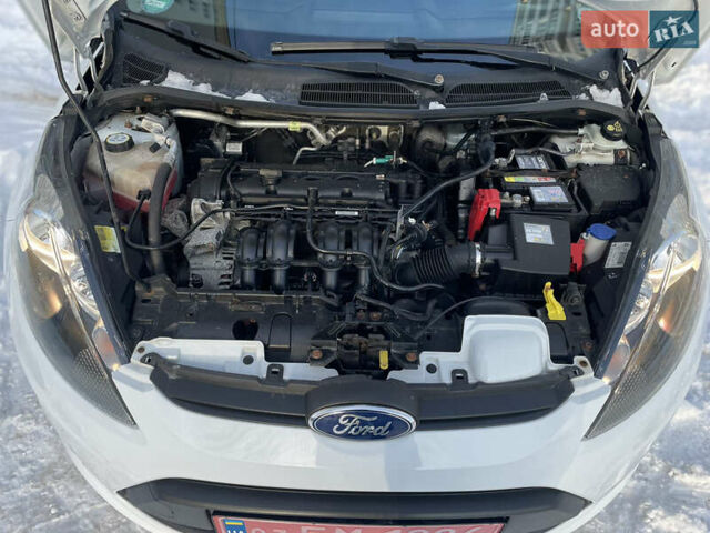 Белый Форд Фиеста, объемом двигателя 1.24 л и пробегом 209 тыс. км за 6499 $, фото 25 на Automoto.ua