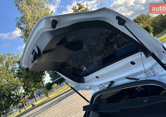 Белый Форд Фиеста, объемом двигателя 1.56 л и пробегом 157 тыс. км за 6650 $, фото 40 на Automoto.ua