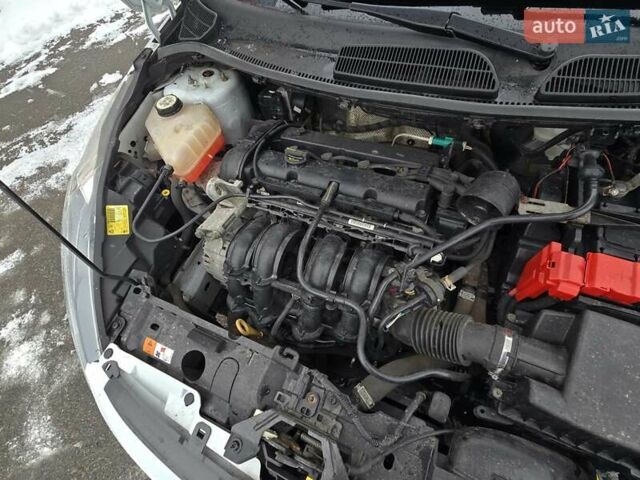 Білий Форд Фієста, об'ємом двигуна 1.25 л та пробігом 53 тис. км за 6400 $, фото 119 на Automoto.ua