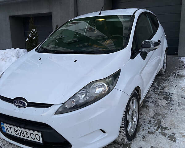 Белый Форд Фиеста, объемом двигателя 1.4 л и пробегом 198 тыс. км за 4399 $, фото 1 на Automoto.ua