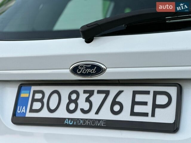 Білий Форд Фієста, об'ємом двигуна 1.39 л та пробігом 125 тис. км за 8350 $, фото 35 на Automoto.ua