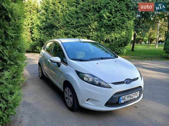 Белый Форд Фиеста, объемом двигателя 1.24 л и пробегом 130 тыс. км за 6400 $, фото 8 на Automoto.ua