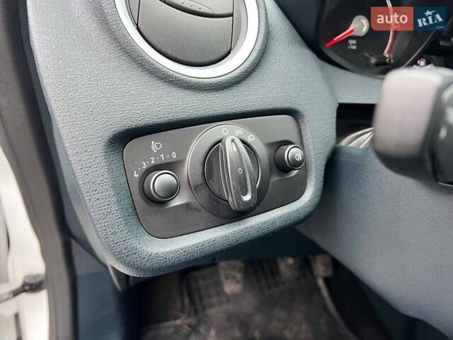 Білий Форд Фієста, об'ємом двигуна 1.2 л та пробігом 140 тис. км за 6990 $, фото 20 на Automoto.ua