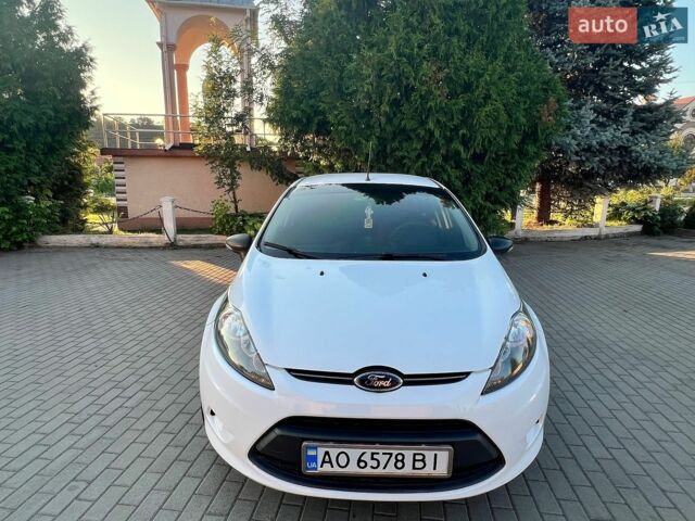 Білий Форд Фієста, об'ємом двигуна 1.25 л та пробігом 142 тис. км за 6500 $, фото 1 на Automoto.ua