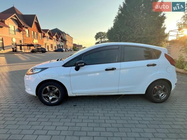 Білий Форд Фієста, об'ємом двигуна 1.25 л та пробігом 142 тис. км за 6500 $, фото 9 на Automoto.ua