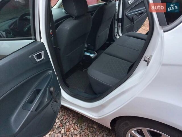 Белый Форд Фиеста, объемом двигателя 1.39 л и пробегом 66 тыс. км за 8200 $, фото 9 на Automoto.ua