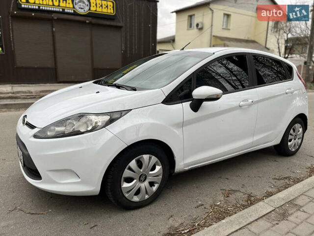 Білий Форд Фієста, об'ємом двигуна 1.4 л та пробігом 225 тис. км за 5900 $, фото 12 на Automoto.ua