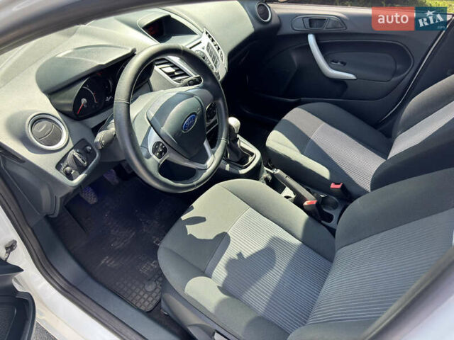 Белый Форд Фиеста, объемом двигателя 1.4 л и пробегом 115 тыс. км за 6500 $, фото 9 на Automoto.ua