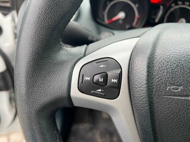 Білий Форд Фієста, об'ємом двигуна 1.2 л та пробігом 140 тис. км за 6990 $, фото 23 на Automoto.ua
