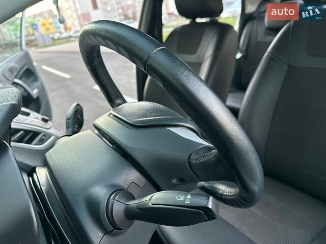 Білий Форд Фієста, об'ємом двигуна 1.39 л та пробігом 125 тис. км за 8350 $, фото 63 на Automoto.ua