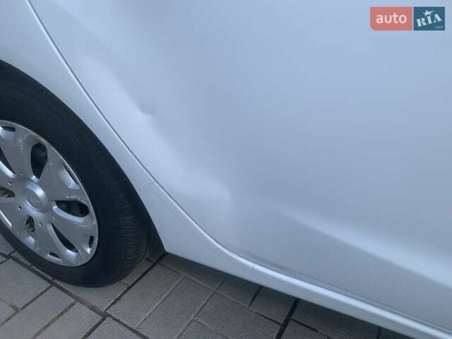 Форд Фиеста 2012 в Полтаве на Automoto.ua Белый Форд Фиеста, объемом двигателя 1.25 л и пробегом 51 тыс. км за 7199 $, фото 17 на Automoto.ua