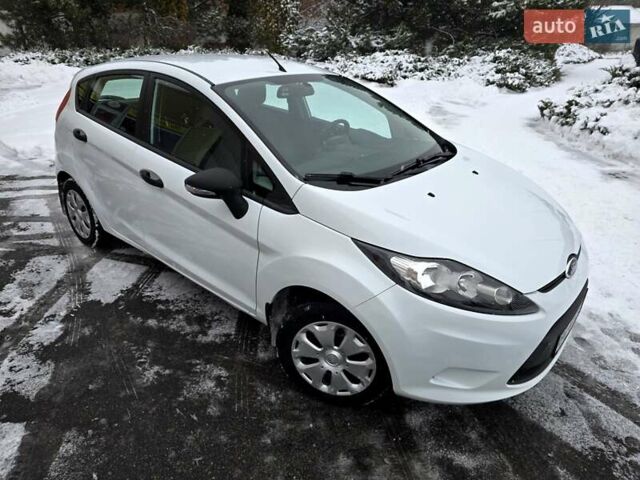 Білий Форд Фієста, об'ємом двигуна 1.25 л та пробігом 53 тис. км за 6400 $, фото 4 на Automoto.ua