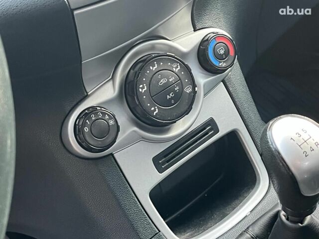 Белый Форд Фиеста, объемом двигателя 1.2 л и пробегом 170 тыс. км за 6290 $, фото 29 на Automoto.ua