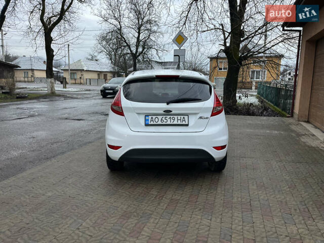 Белый Форд Фиеста, объемом двигателя 1.4 л и пробегом 170 тыс. км за 7800 $, фото 3 на Automoto.ua