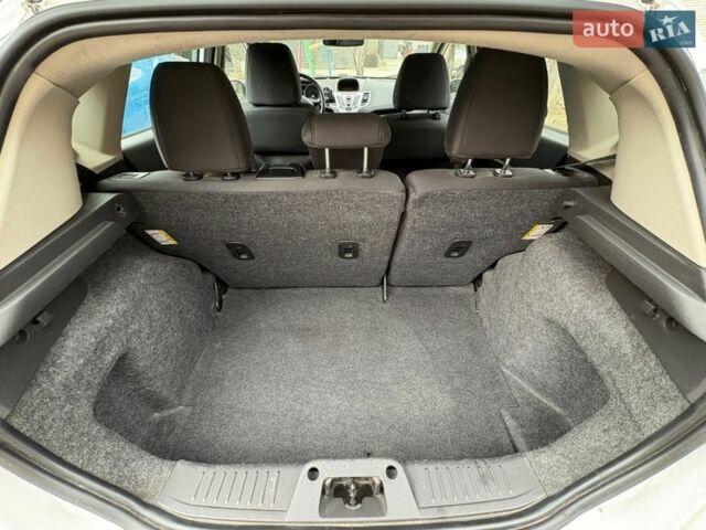 Белый Форд Фиеста, объемом двигателя 1.6 л и пробегом 135 тыс. км за 7000 $, фото 14 на Automoto.ua