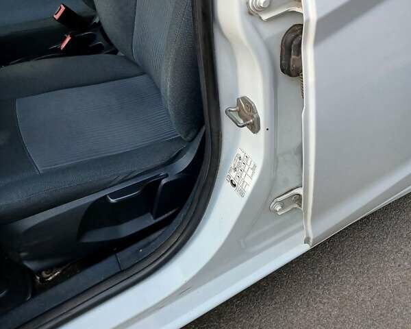 Белый Форд Фиеста, объемом двигателя 1.24 л и пробегом 130 тыс. км за 6400 $, фото 11 на Automoto.ua