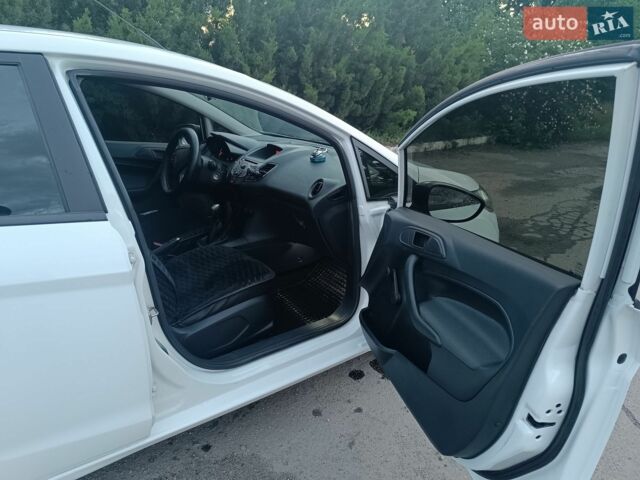 Белый Форд Фиеста, объемом двигателя 1.24 л и пробегом 212 тыс. км за 5400 $, фото 18 на Automoto.ua