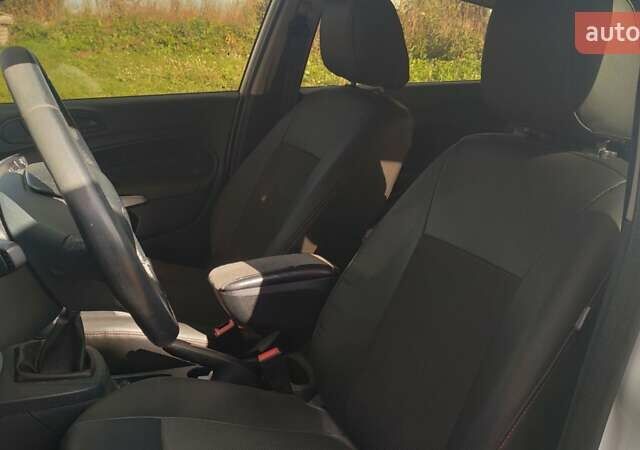 Форд Фієста 2012 у Хмельницькому на Automoto.ua Білий Форд Фієста, об'ємом двигуна 1.25 л та пробігом 123 тис. км за 5700 $, фото 16 на Automoto.ua