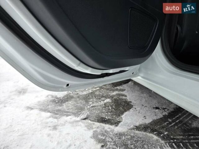 Білий Форд Фієста, об'ємом двигуна 1.25 л та пробігом 53 тис. км за 6400 $, фото 105 на Automoto.ua