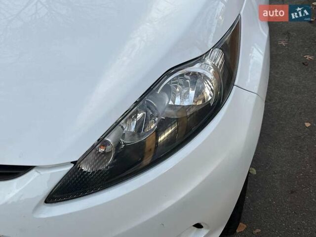 Білий Форд Фієста, об'ємом двигуна 1.2 л та пробігом 170 тис. км за 6290 $, фото 4 на Automoto.ua
