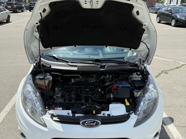 Белый Форд Фиеста, объемом двигателя 1.4 л и пробегом 84 тыс. км за 7100 $, фото 18 на Automoto.ua