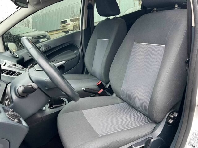 Білий Форд Фієста, об'ємом двигуна 1.2 л та пробігом 140 тис. км за 6990 $, фото 18 на Automoto.ua