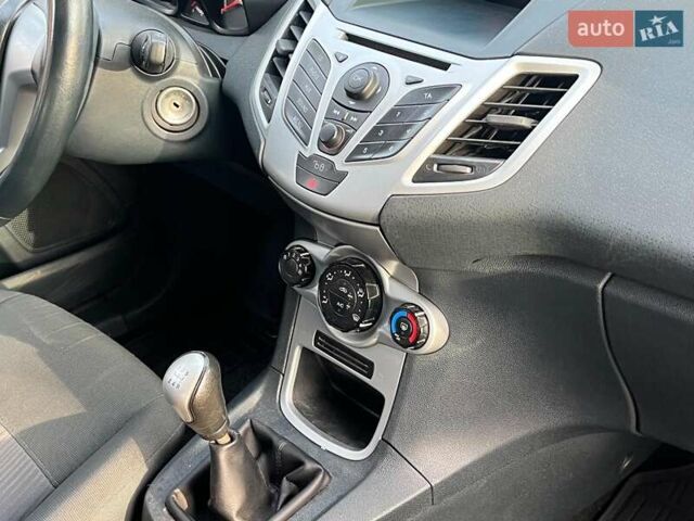 Білий Форд Фієста, об'ємом двигуна 1.2 л та пробігом 170 тис. км за 6290 $, фото 17 на Automoto.ua
