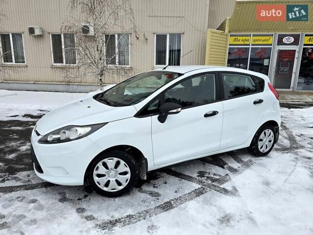 Білий Форд Фієста, об'ємом двигуна 1.25 л та пробігом 53 тис. км за 6400 $, фото 15 на Automoto.ua