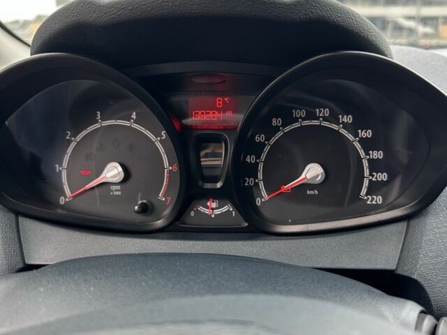 Белый Форд Фиеста, объемом двигателя 1.2 л и пробегом 140 тыс. км за 6300 $, фото 9 на Automoto.ua