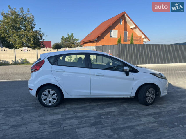 Білий Форд Фієста, об'ємом двигуна 1.4 л та пробігом 225 тис. км за 5200 $, фото 4 на Automoto.ua