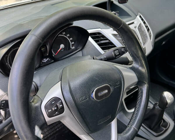 Білий Форд Фієста, об'ємом двигуна 1.25 л та пробігом 192 тис. км за 5200 $, фото 22 на Automoto.ua