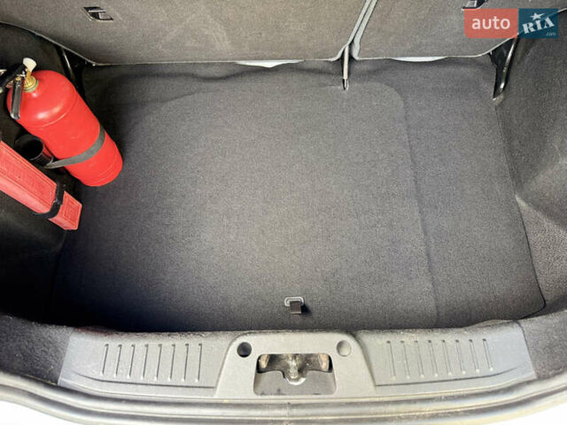 Белый Форд Фиеста, объемом двигателя 1.4 л и пробегом 115 тыс. км за 6500 $, фото 26 на Automoto.ua