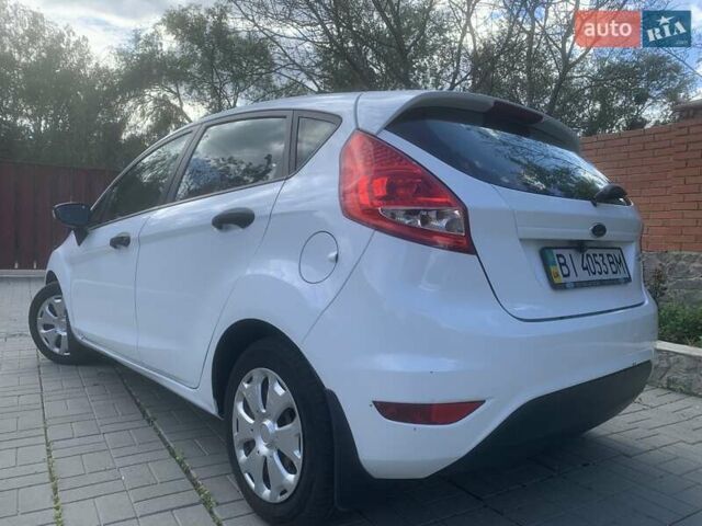 Форд Фиеста 2012 в Полтаве на Automoto.ua Белый Форд Фиеста, объемом двигателя 1.25 л и пробегом 51 тыс. км за 7199 $, фото 4 на Automoto.ua
