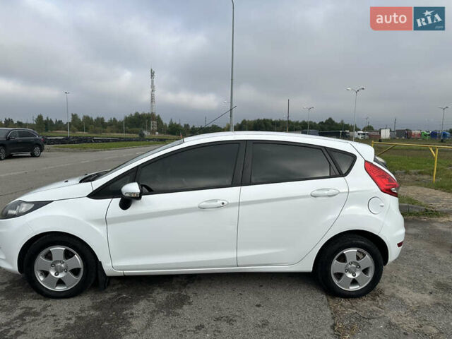 Белый Форд Фиеста, объемом двигателя 1.25 л и пробегом 140 тыс. км за 6300 $, фото 2 на Automoto.ua