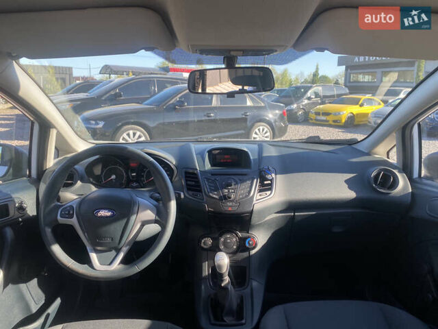 Белый Форд Фиеста, объемом двигателя 1.24 л и пробегом 108 тыс. км за 5600 $, фото 16 на Automoto.ua