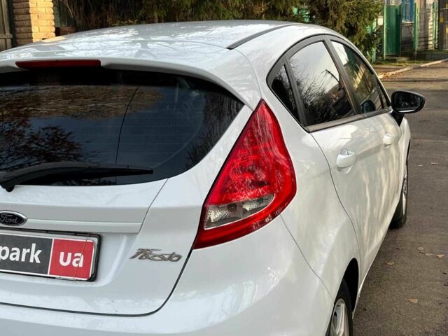 Білий Форд Фієста, об'ємом двигуна 1.2 л та пробігом 170 тис. км за 6290 $, фото 10 на Automoto.ua