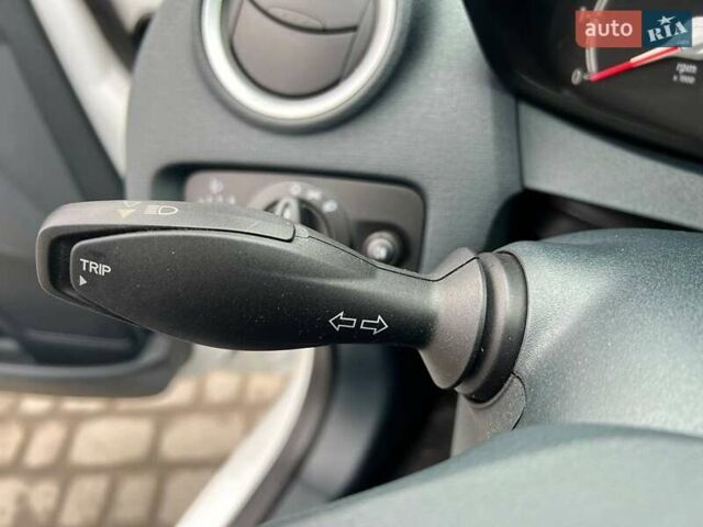 Білий Форд Фієста, об'ємом двигуна 1.2 л та пробігом 140 тис. км за 6990 $, фото 25 на Automoto.ua