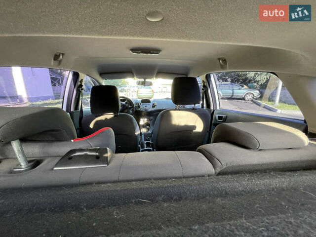 Білий Форд Фієста, об'ємом двигуна 1.24 л та пробігом 215 тис. км за 6000 $, фото 3 на Automoto.ua