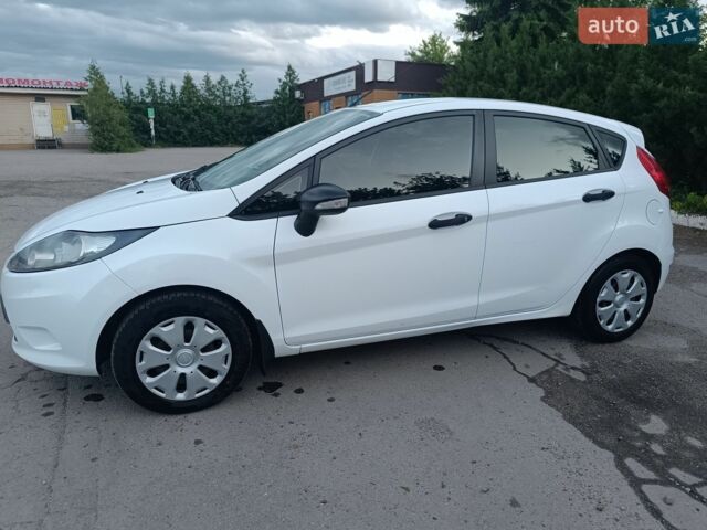 Белый Форд Фиеста, объемом двигателя 1.24 л и пробегом 212 тыс. км за 5400 $, фото 6 на Automoto.ua