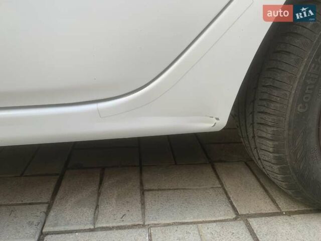 Форд Фиеста 2012 в Полтаве на Automoto.ua Белый Форд Фиеста, объемом двигателя 1.25 л и пробегом 51 тыс. км за 7199 $, фото 14 на Automoto.ua