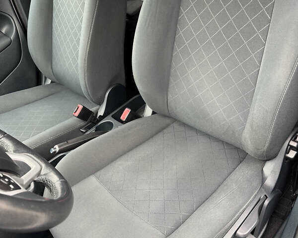 Форд Фиеста 2012 в Киеве на Automoto.ua Белый Форд Фиеста, объемом двигателя 1.39 л и пробегом 131 тыс. км за 8000 $, фото 13 на Automoto.ua
