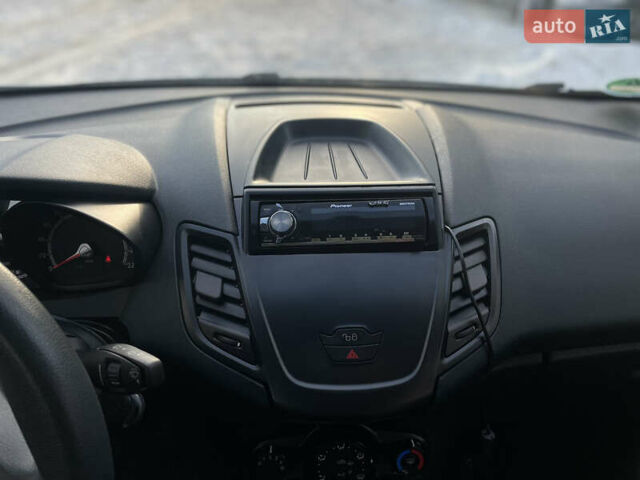 Белый Форд Фиеста, объемом двигателя 1.24 л и пробегом 209 тыс. км за 6499 $, фото 24 на Automoto.ua