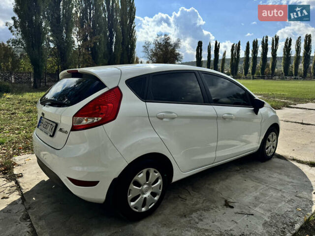 Форд Фиеста 2012 в Ананьеве на Automoto.ua Белый Форд Фиеста, объемом двигателя 1.4 л и пробегом 75 тыс. км за 8300 $, фото 5 на Automoto.ua