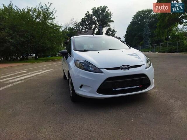 Белый Форд Фиеста, объемом двигателя 1.25 л и пробегом 117 тыс. км за 5900 $, фото 14 на Automoto.ua