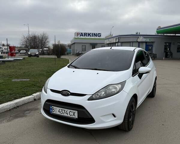 Білий Форд Фієста, об'ємом двигуна 1.4 л та пробігом 240 тис. км за 5700 $, фото 1 на Automoto.ua
