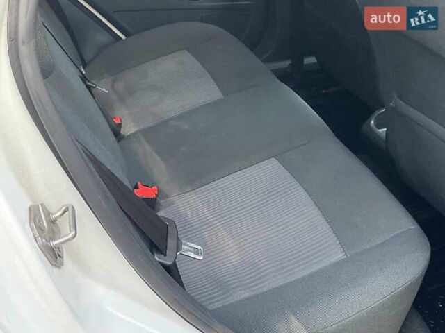 Білий Форд Фієста, об'ємом двигуна 1.2 л та пробігом 170 тис. км за 6290 $, фото 18 на Automoto.ua