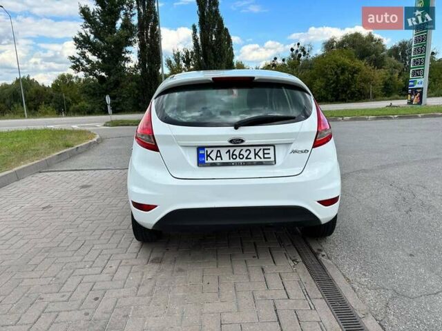 Белый Форд Фиеста, объемом двигателя 1.24 л и пробегом 180 тыс. км за 5500 $, фото 5 на Automoto.ua